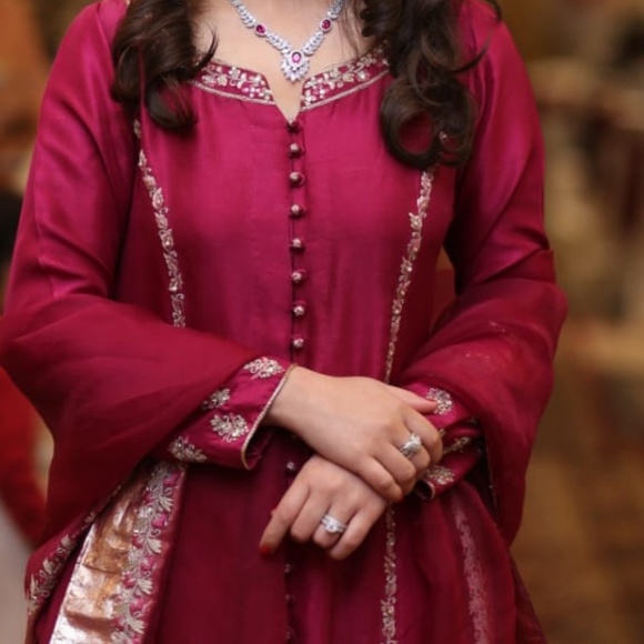 Umsha by Uzma babar formal 3 piece dress - Picture 7 of 8